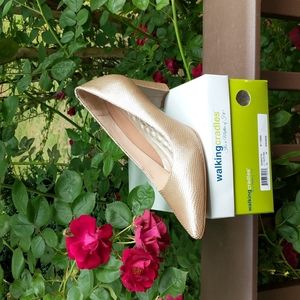 Walking Cradles Samantha Pump